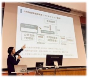 2026年12月18日の法学類特別講演会での講演風景